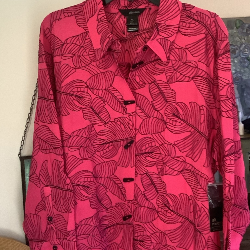 Ali Miles Pink and Black Leaf Print Blouse